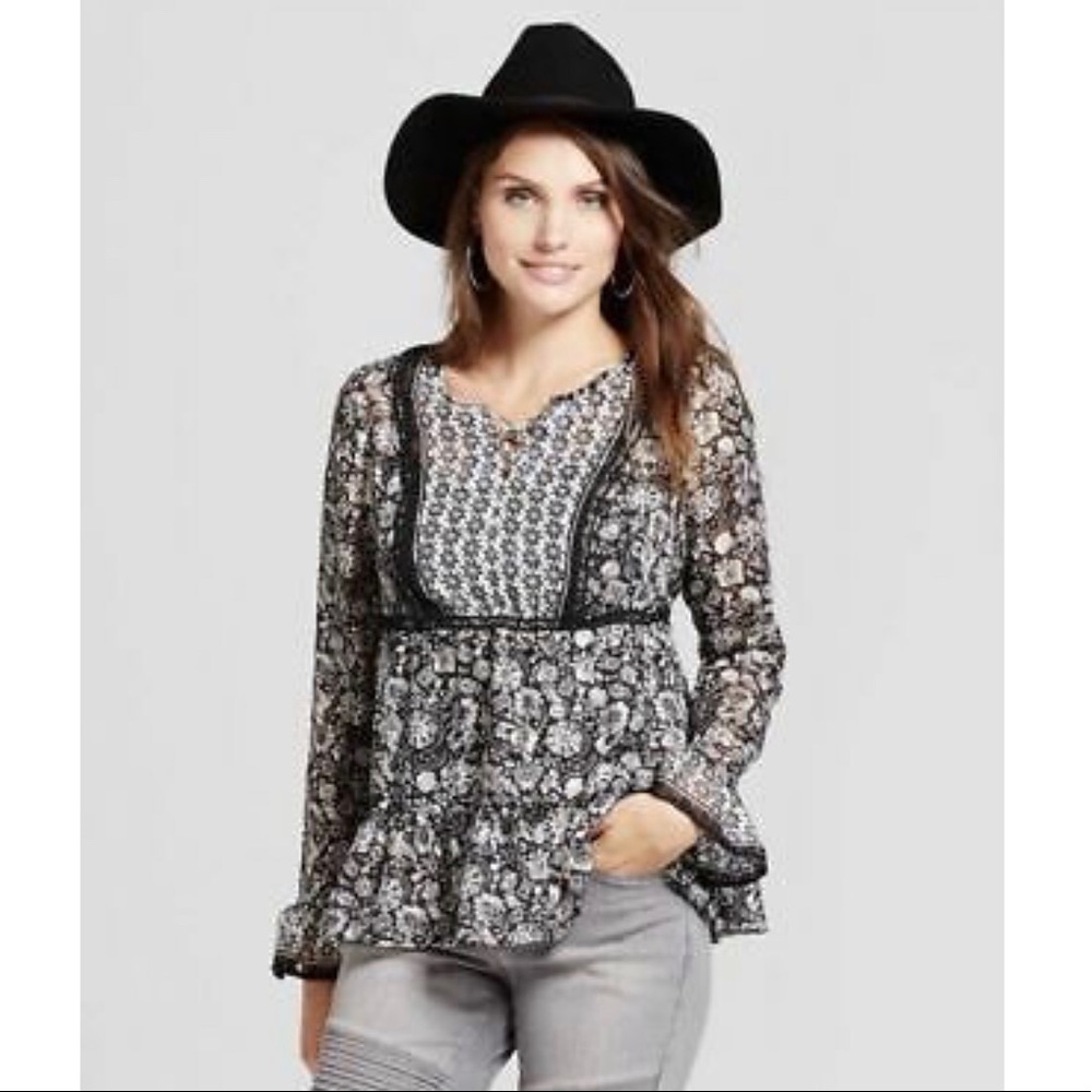 Knox Rose Peasant Top 🖤
